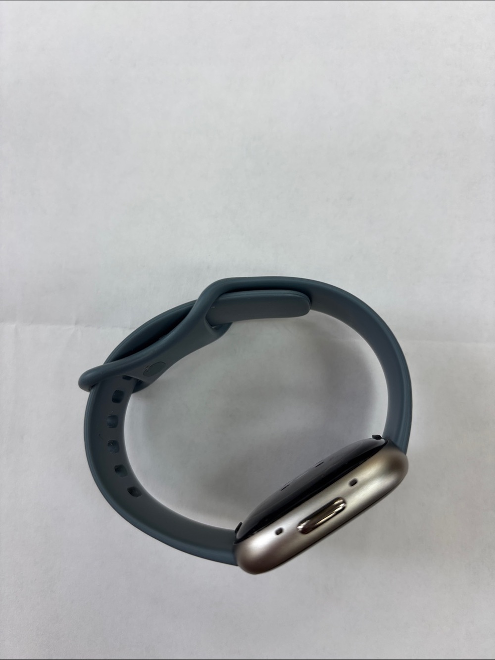 Fitbit Versa 4 (Waterfall Blue/Platinum Aluminum) w/extra silicone bands - Picture 3 of 6